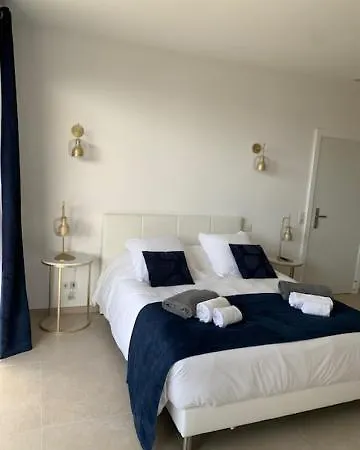 Villa Napoleon Vue Et Piscine *