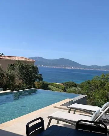 Napoleon Vue Et Piscine Willa