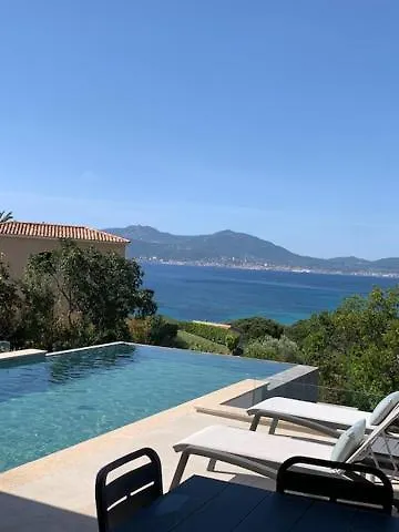 Napoleon Vue Et Piscine Villa