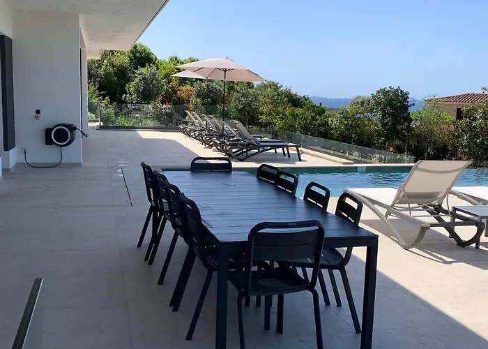 Napoleon Vue Et Piscine Villa