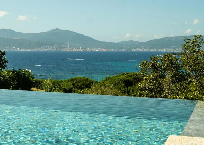 Napoleon Vue Et Piscine Villa Pietrosella