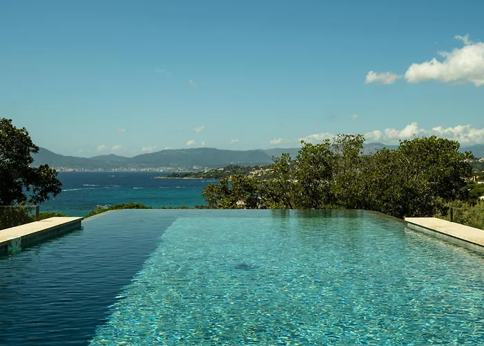 Napoleon Vue Et Piscine Villa Pietrosella