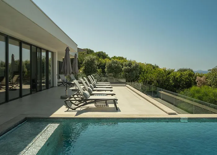 Napoleon Vue Et Piscine Villa Pietrosella