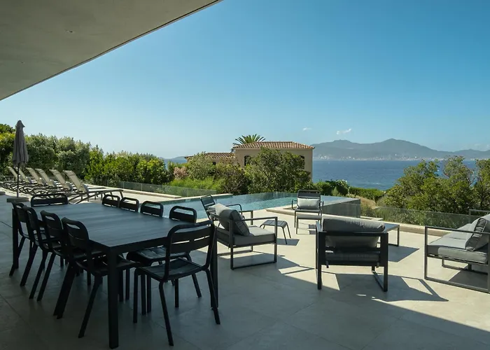 Napoleon Vue Et Piscine * Pietrosella