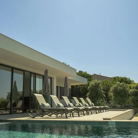 Villa Napoleon Vue Et Piscine *