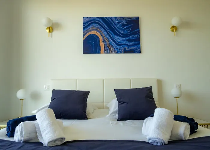 Napoleon Vue Et Piscine Pietrosella