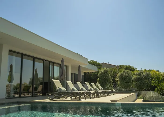 Villa Napoleon Vue Et Piscine *