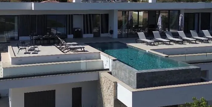 Napoleon Vue Et Piscine Pietrosella