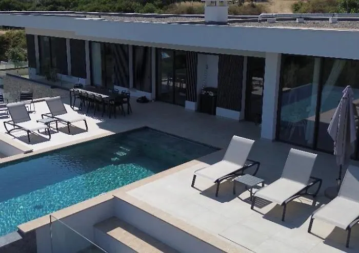 Napoleon Vue Et Piscine Pietrosella